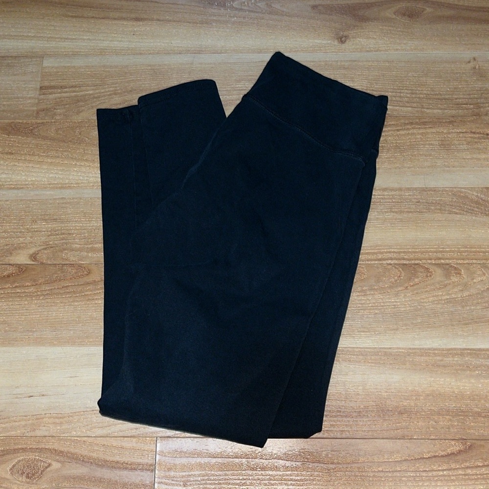 Classic Black High-Waisted Leggings - Picture 2 of 3